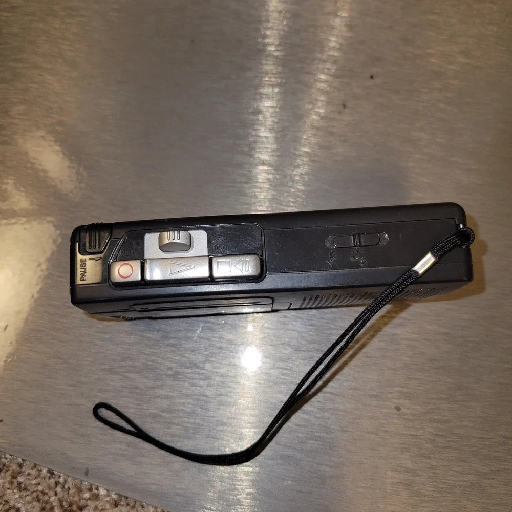 Sony M-440V Microcassette-Corder Voice Recorder VOR Handheld Tape Player Cracked